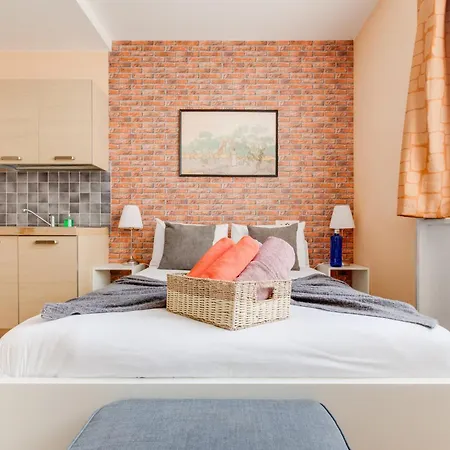 Quaint Trendy * براغ