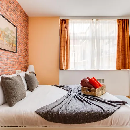 Quaint Trendy Apartment